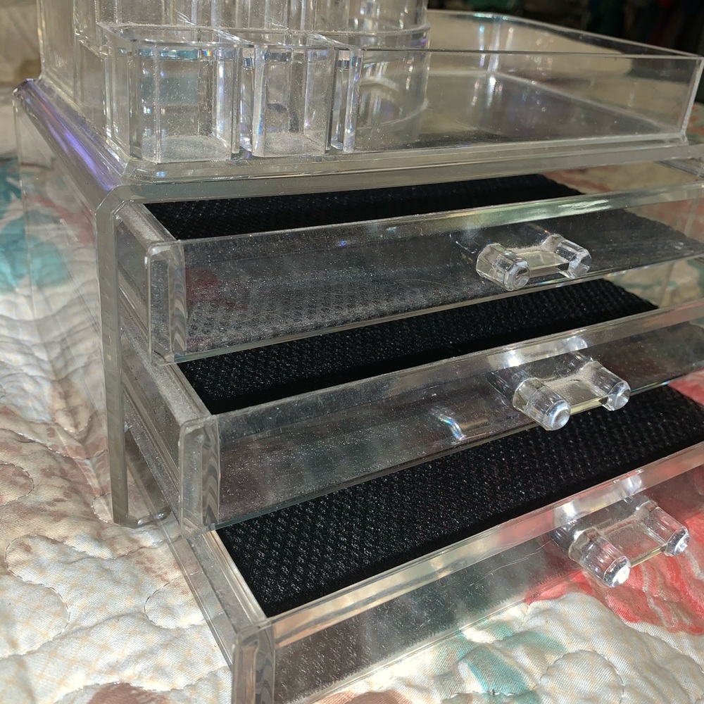 🚫SOLD🚫 Clear Acrylic Makeup Organizer - Stackable - - Picture 4 of 6